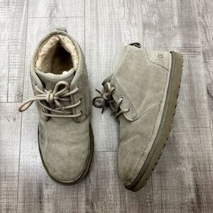 Ugg Neumel Chukka Gray Suede Sheepskin Boots Size 10